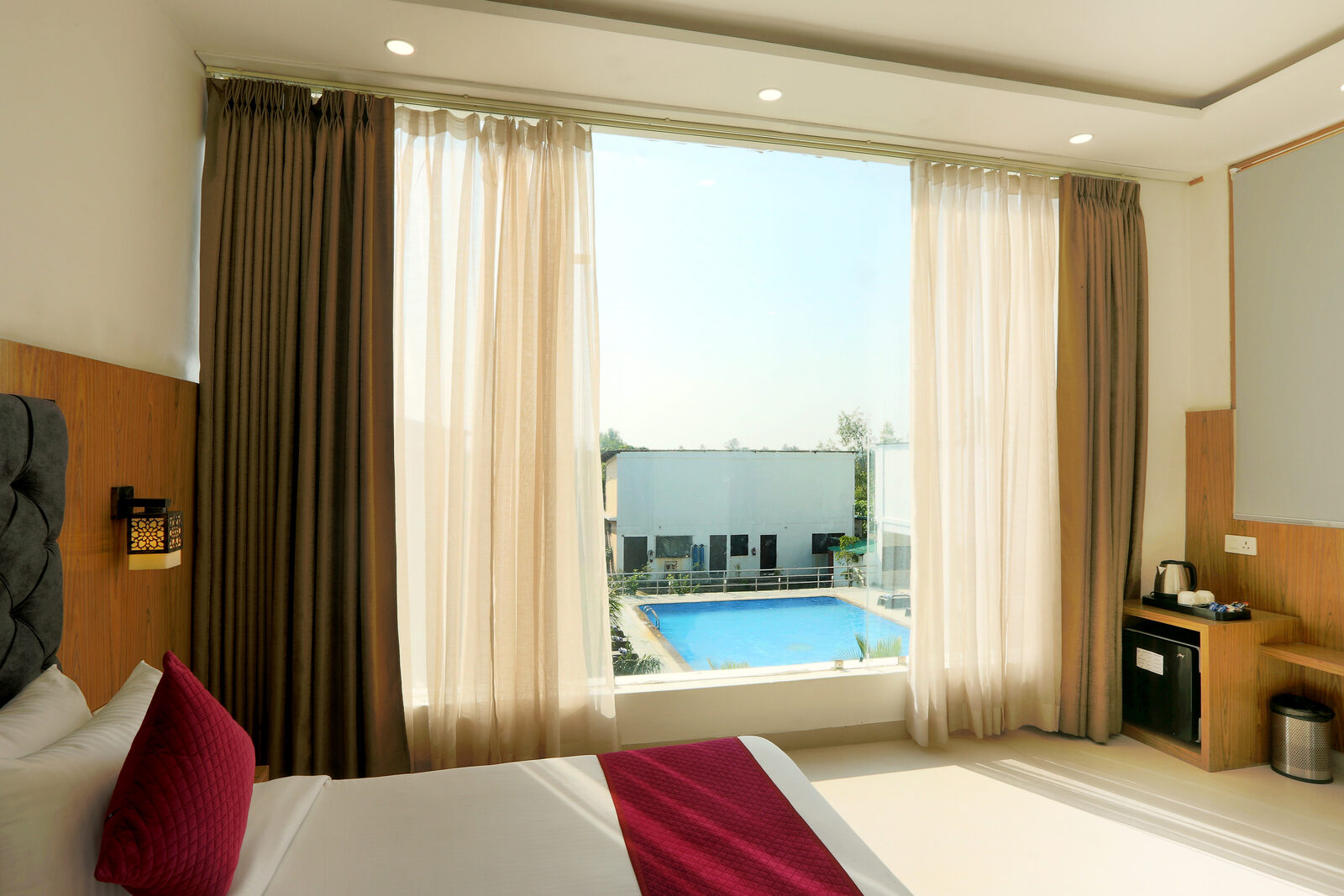 Corbett Green Retreat Resort room