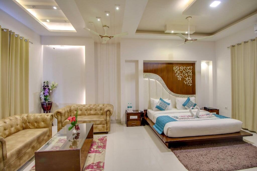 Maulik Mansion Resort room